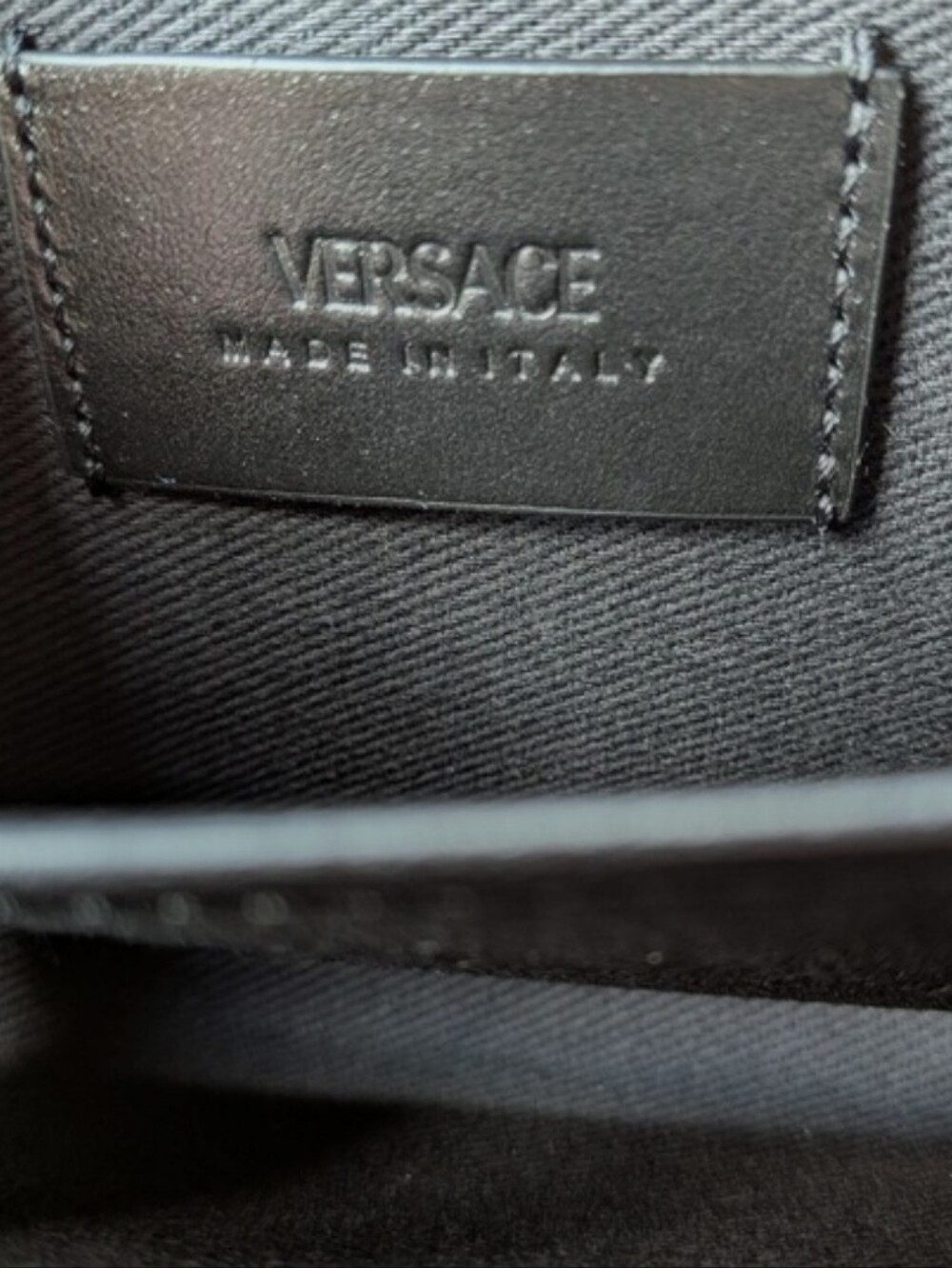 Versace Black and Gold Geometric Zip Wallet/ Bnwt - Picture 5 of 8
